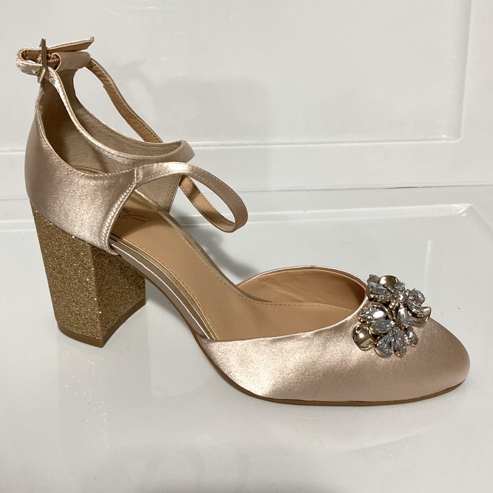 Sz 8.5 Badgley Mischka - Jewel collection